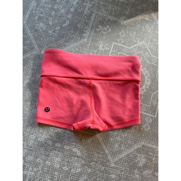 Lululemon Low Rise Shorts Coral Pink Running Athletic Womens 2 - Picture 1 of 3